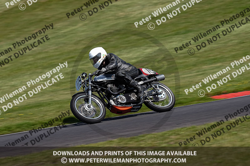Vintage motorcycle club;eventdigitalimages;mallory park;mallory park trackday photographs;no limits trackdays;peter wileman photography;trackday digital images;trackday photos;vmcc festival 1000 bikes photographs